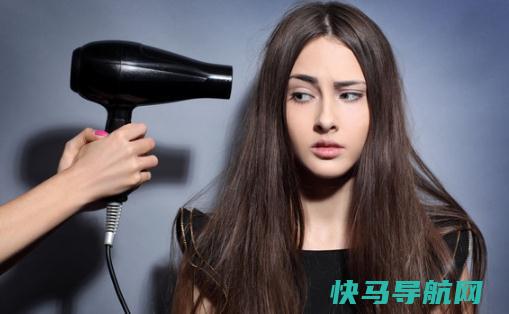 洗完头吹干头发先吹发根还是发尾 头发自然干还是吹干好